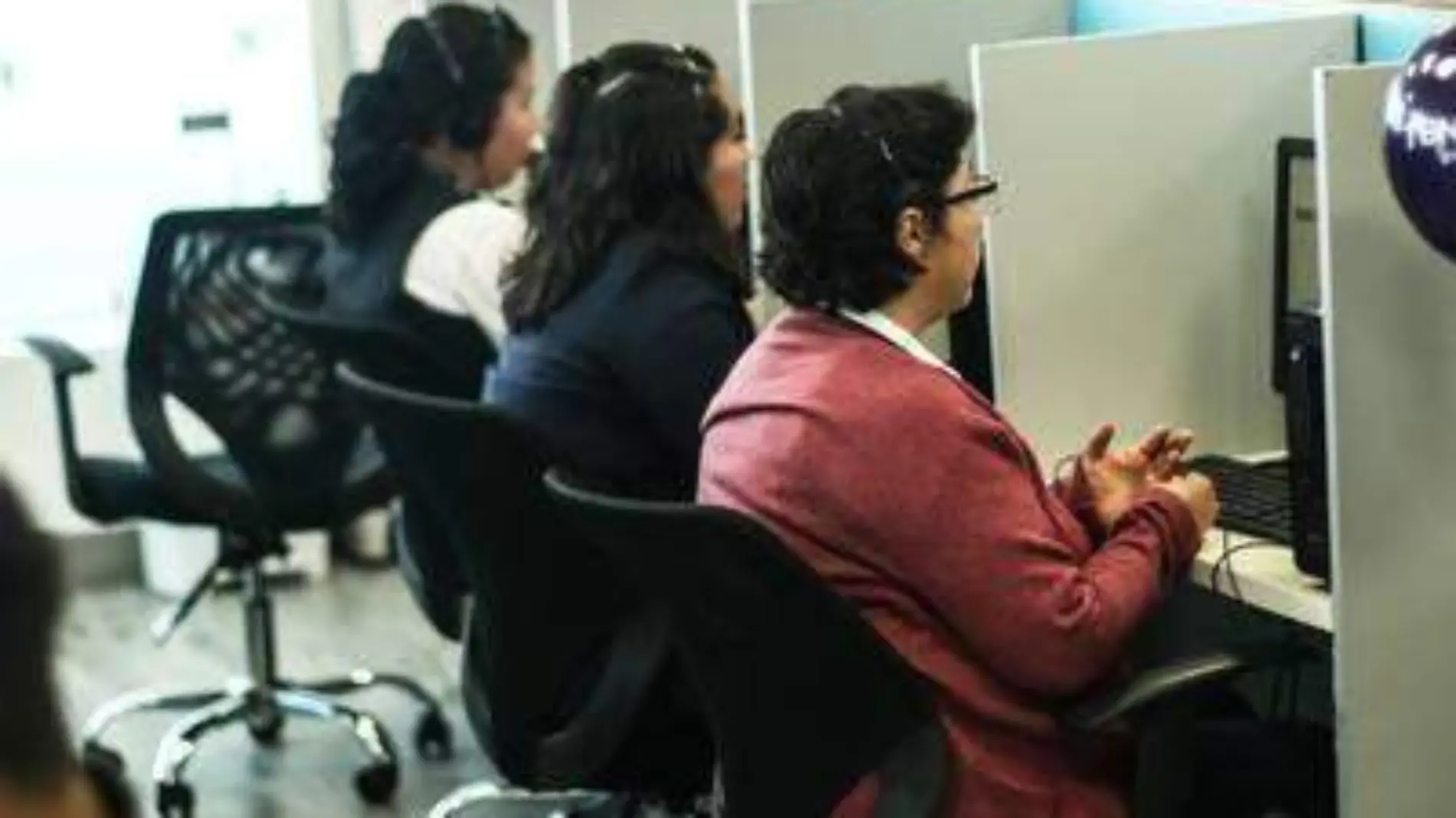 mujeres trabajadoras oficinistas